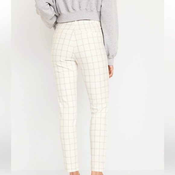 Old navy pant - Picture 2 of 4